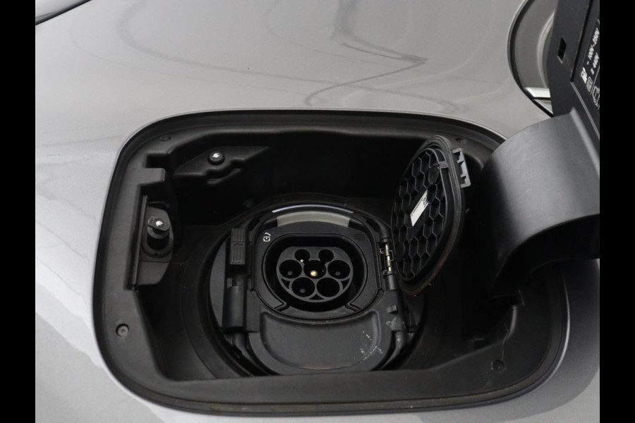 Mercedes-Benz A-Klasse 250e Style | SOH 92% | Stoelverwarming | Sfeerverlichting | Keyless | Camera | Navigatie | Widescreen | Half leder | Side Assist | Climate control | Bluetooth | PHEV | Plug In