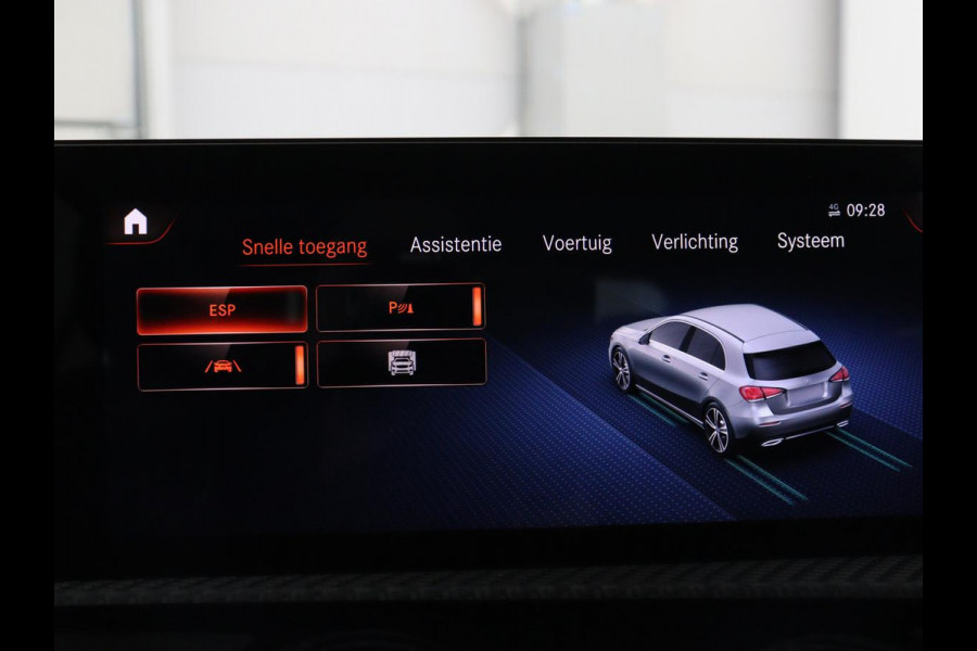 Mercedes-Benz A-Klasse 250e Style | SOH 92% | Stoelverwarming | Sfeerverlichting | Keyless | Camera | Navigatie | Widescreen | Half leder | Side Assist | Climate control | Bluetooth | PHEV | Plug In