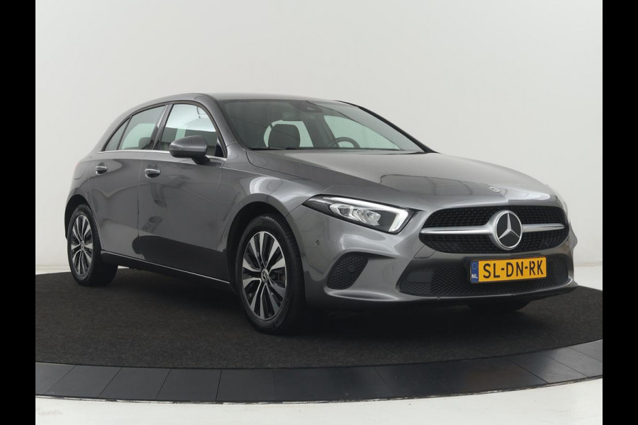 Mercedes-Benz A-Klasse 250e Style | SOH 92% | Stoelverwarming | Sfeerverlichting | Keyless | Camera | Navigatie | Widescreen | Half leder | Side Assist | Climate control | Bluetooth | PHEV | Plug In