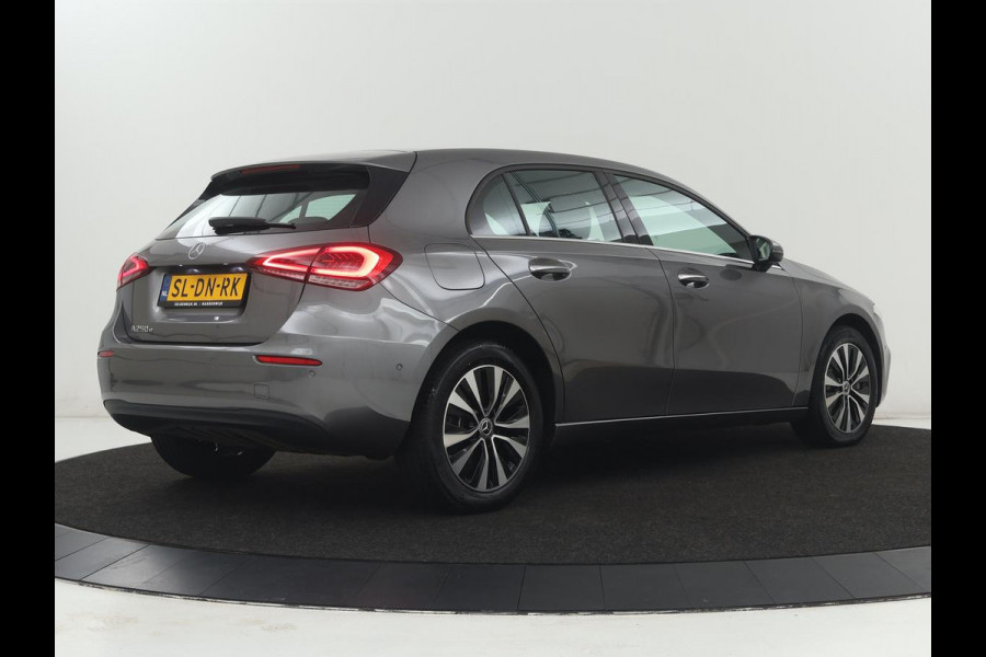 Mercedes-Benz A-Klasse 250e Style | SOH 92% | Stoelverwarming | Sfeerverlichting | Keyless | Camera | Navigatie | Widescreen | Half leder | Side Assist | Climate control | Bluetooth | PHEV | Plug In