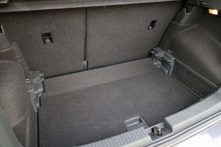 Volkswagen T-Cross 1.0 TSI R-Line Edition | R-LINE | ACC | IQ LIGHT | CAMERA | 18 INCH | VERLICHTE GRILL | DIGITAL |