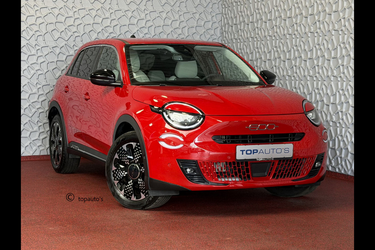 Fiat 600 1.2 HYBRID LA PRIMA CAMERA CARPLAY ADAP.CRUISE STOELVERW. ELEK.KLEP LEER MASSAGE ELEK.STOEL 18''LMV ✅ Top Auto Fiat Wijchen , 30 Jaar ervaring in Fiat , Wij leveren de : Icon / La Prima / Pop / Sport . Urban / Benzine / Hybrid . Met Fabrieksgarantie ✅