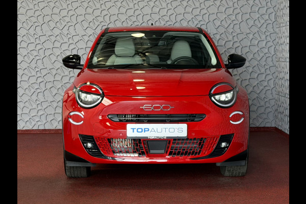 Fiat 600 1.2 HYBRID LA PRIMA STOELVERW. ELEK.KLEP LEER MASSAGE CAMERA CARPLAY ADAP.CRUISE ELEK.STOEL 18''LMV ✅ Top Auto Fiat Wijchen , 30 Jaar ervaring in Fiat , Wij leveren de : Icon / La Prima / Pop / Sport . Urban / Benzine / Hybrid . Met Fabrieksgarantie ✅