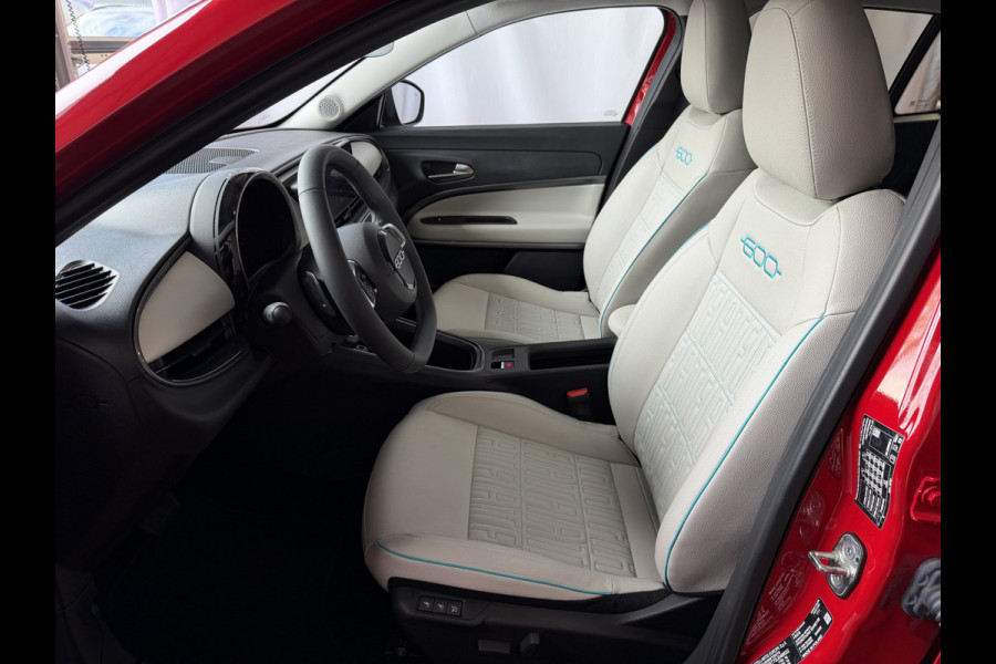 Fiat 600 1.2 HYBRID LA PRIMA STOELVERW. ELEK.KLEP LEER MASSAGE CAMERA CARPLAY ADAP.CRUISE ELEK.STOEL 18''LMV ✅ Top Auto Fiat Wijchen , 30 Jaar ervaring in Fiat , Wij leveren de : Icon / La Prima / Pop / Sport . Urban / Benzine / Hybrid . Met Fabrieksgarantie ✅