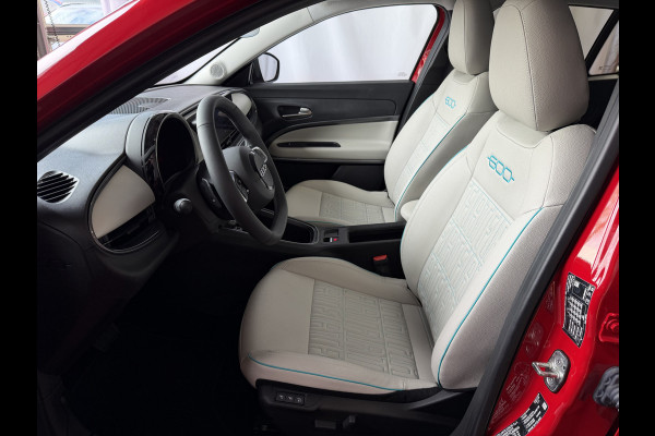 Fiat 600 1.2 HYBRID LA PRIMA STOELVERW. ELEK.KLEP LEER MASSAGE CAMERA CARPLAY ADAP.CRUISE ELEK.STOEL 18''LMV ✅ Top Auto Fiat Wijchen , 30 Jaar ervaring in Fiat , Wij leveren de : Icon / La Prima / Pop / Sport . Urban / Benzine / Hybrid . Met Fabrieksgarantie ✅