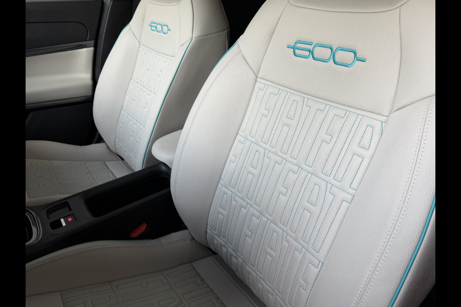 Fiat 600 1.2 HYBRID LA PRIMA STOELVERW. ELEK.KLEP LEER MASSAGE CAMERA CARPLAY ADAP.CRUISE ELEK.STOEL 18''LMV ✅ Top Auto Fiat Wijchen , 30 Jaar ervaring in Fiat , Wij leveren de : Icon / La Prima / Pop / Sport . Urban / Benzine / Hybrid . Met Fabrieksgarantie ✅