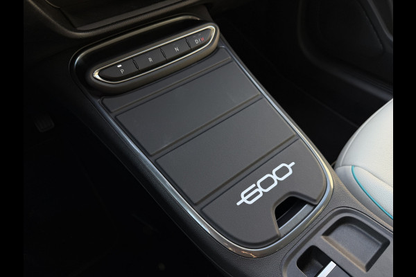 Fiat 600 1.2 HYBRID LA PRIMA STOELVERW. ELEK.KLEP LEER MASSAGE CAMERA CARPLAY ADAP.CRUISE ELEK.STOEL 18''LMV ✅ Top Auto Fiat Wijchen , 30 Jaar ervaring in Fiat , Wij leveren de : Icon / La Prima / Pop / Sport . Urban / Benzine / Hybrid . Met Fabrieksgarantie ✅