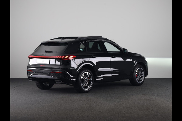 Audi Q5 S edition e-hybrid 299 pk | Techniekpakket plus | Panorama-glasdak | Optiekpakket zwart-glanzend | Geheugen bestuurdersstoel |