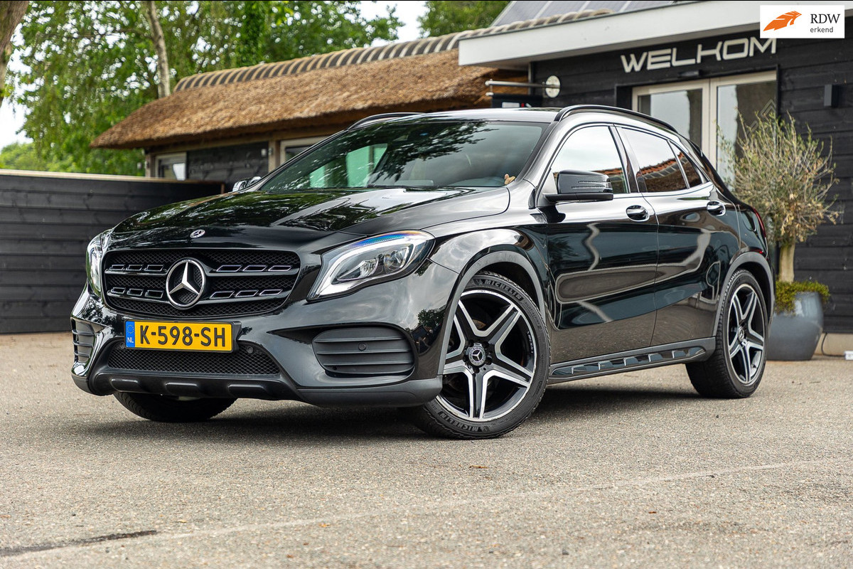Mercedes-Benz GLA 180 Business Solution AMG Night Upgrade I Trekhaak I Cruise I Navigatie I 19 Inch I Led I Camera