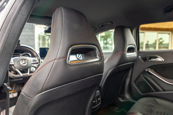 Mercedes-Benz GLA 180 Business Solution AMG Night Upgrade I Trekhaak I Cruise I Navigatie I 19 Inch I Led I Camera
