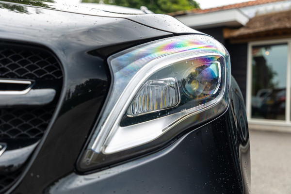 Mercedes-Benz GLA 180 Business Solution AMG Night Upgrade I Trekhaak I Cruise I Navigatie I 19 Inch I Led I Camera