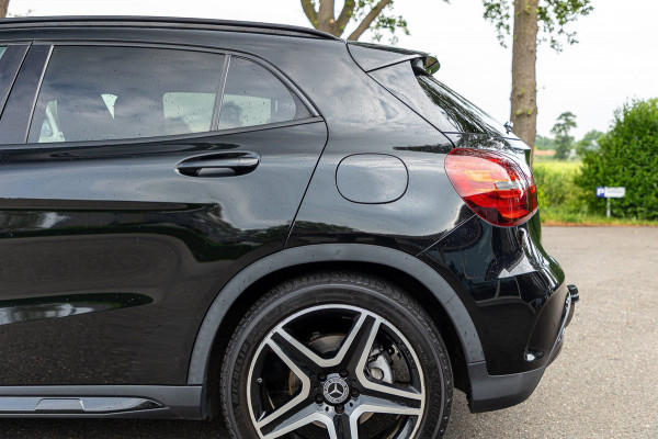 Mercedes-Benz GLA 180 Business Solution AMG Night Upgrade I Trekhaak I Cruise I Navigatie I 19 Inch I Led I Camera