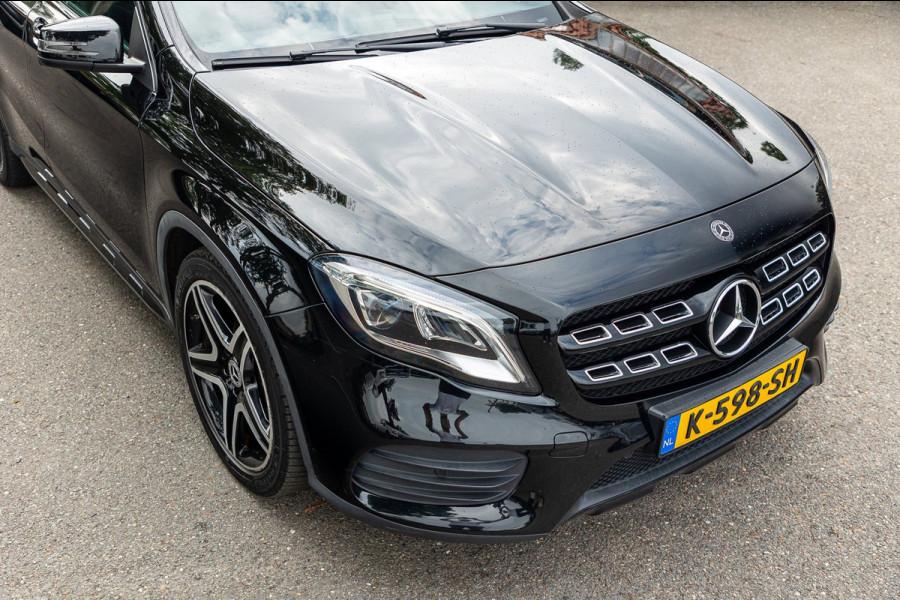 Mercedes-Benz GLA 180 Business Solution AMG Night Upgrade I Trekhaak I Cruise I Navigatie I 19 Inch I Led I Camera