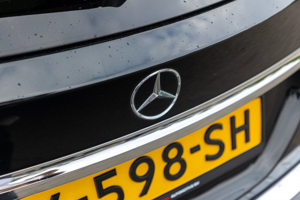 Mercedes-Benz GLA 180 Business Solution AMG Night Upgrade I Trekhaak I Cruise I Navigatie I 19 Inch I Led I Camera
