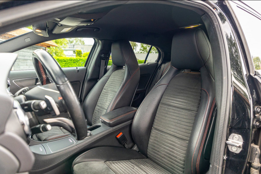 Mercedes-Benz GLA 180 Business Solution AMG Night Upgrade I Trekhaak I Cruise I Navigatie I 19 Inch I Led I Camera