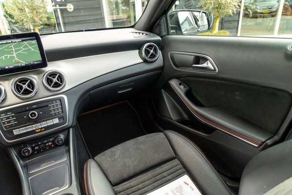 Mercedes-Benz GLA 180 Business Solution AMG Night Upgrade I Trekhaak I Cruise I Navigatie I 19 Inch I Led I Camera