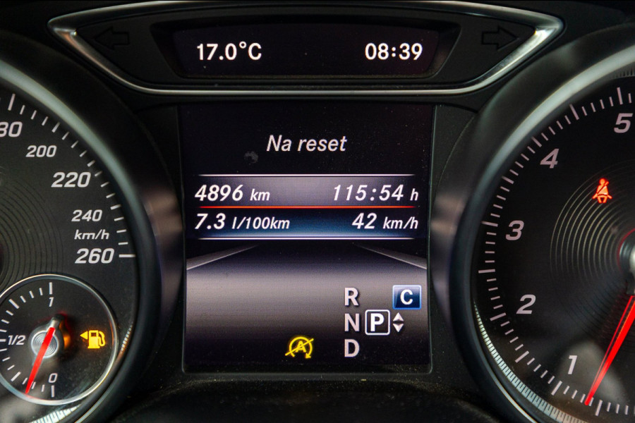 Mercedes-Benz GLA 180 Business Solution AMG Night Upgrade I Trekhaak I Cruise I Navigatie I 19 Inch I Led I Camera