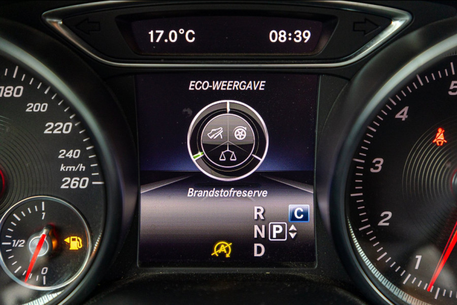 Mercedes-Benz GLA 180 Business Solution AMG Night Upgrade I Trekhaak I Cruise I Navigatie I 19 Inch I Led I Camera