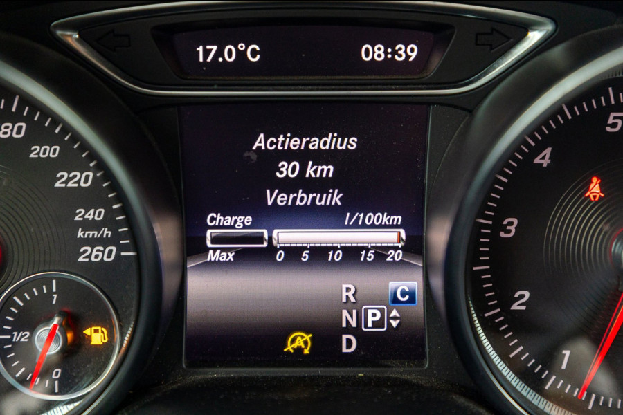 Mercedes-Benz GLA 180 Business Solution AMG Night Upgrade I Trekhaak I Cruise I Navigatie I 19 Inch I Led I Camera