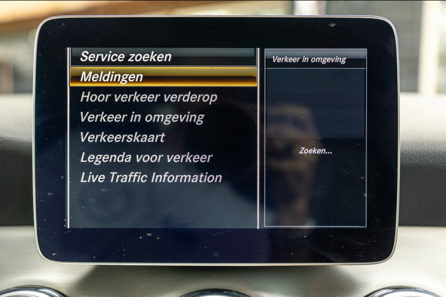 Mercedes-Benz GLA 180 Business Solution AMG Night Upgrade I Trekhaak I Cruise I Navigatie I 19 Inch I Led I Camera