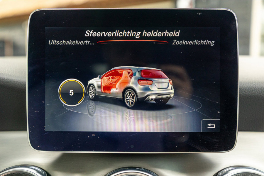 Mercedes-Benz GLA 180 Business Solution AMG Night Upgrade I Trekhaak I Cruise I Navigatie I 19 Inch I Led I Camera