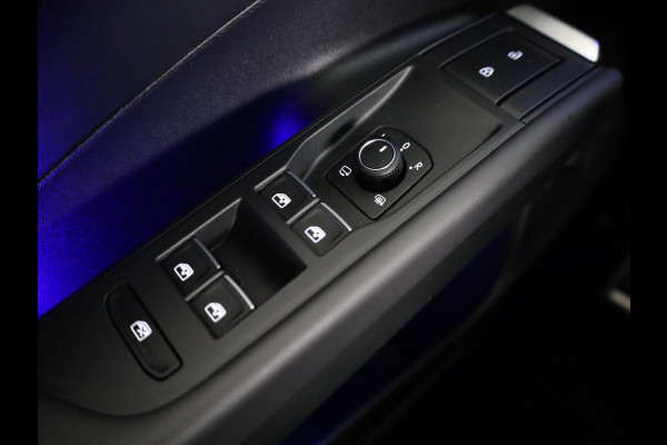 Volkswagen T-Roc 1.5 eTsi Style First Edition | 360 Camera | Black Style | Head-Up display | Led Matrix |