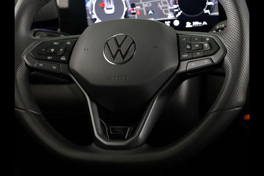 Volkswagen T-Roc 1.5 eTsi Style First Edition | 360 Camera | Black Style | Head-Up display | Led Matrix |