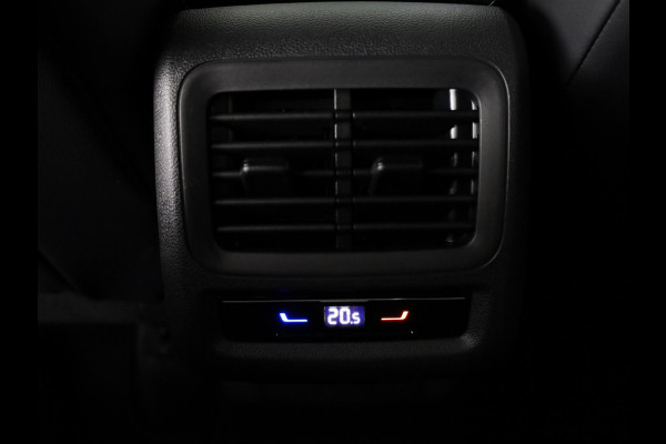 Volkswagen T-Roc 1.5 eTsi Style First Edition | 360 Camera | Black Style | Head-Up display | Led Matrix |