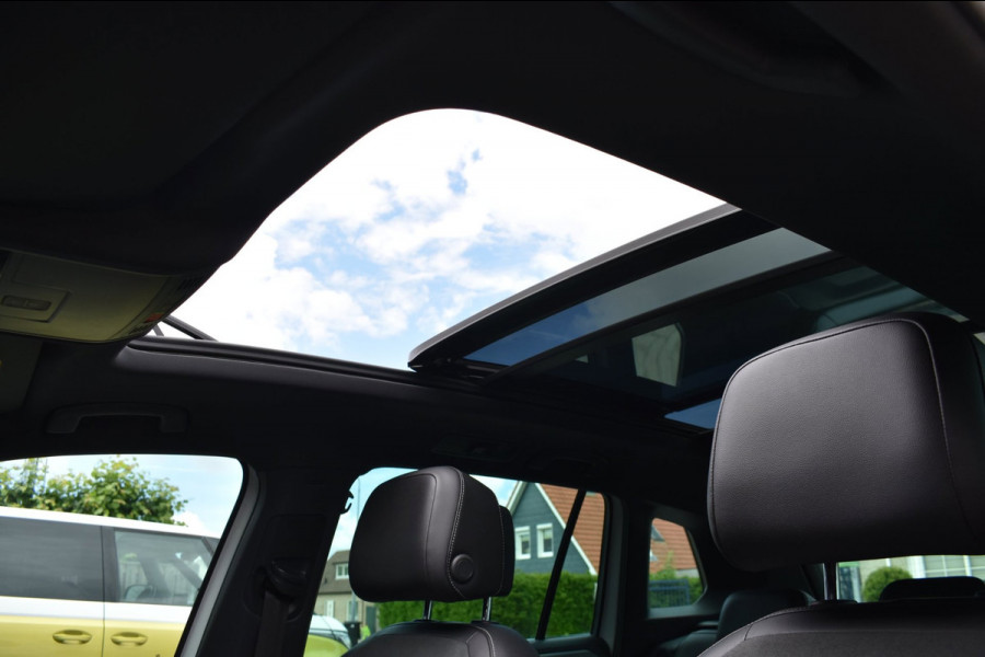 Volkswagen Tiguan 1.5 TSI ACT R-Line | TREKHAAK | CAMERA | STOELVERWARMING | NAP | PANORAMADAK