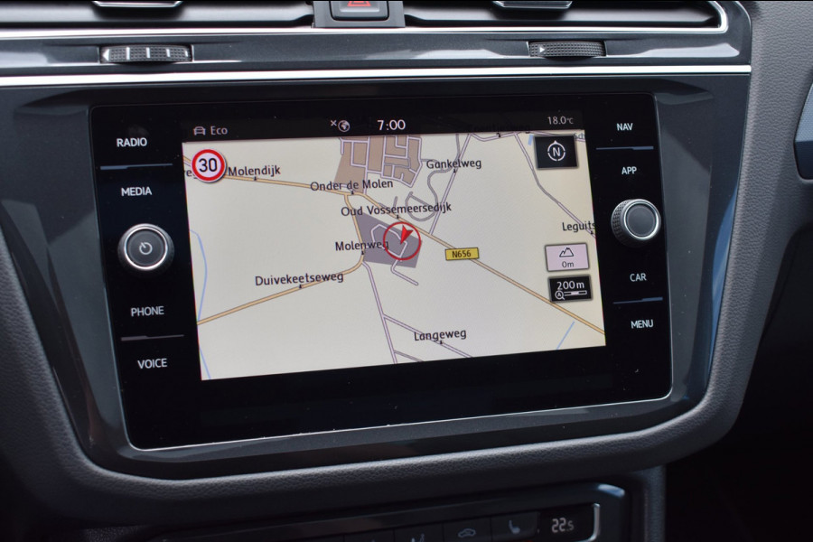Volkswagen Tiguan 1.5 TSI ACT R-Line | TREKHAAK | CAMERA | STOELVERWARMING | NAP | PANORAMADAK