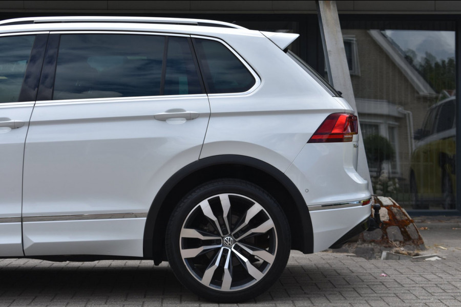 Volkswagen Tiguan 1.5 TSI ACT R-Line | TREKHAAK | CAMERA | STOELVERWARMING | NAP | PANORAMADAK