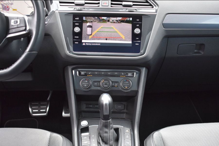 Volkswagen Tiguan 1.5 TSI ACT R-Line | TREKHAAK | CAMERA | STOELVERWARMING | NAP | PANORAMADAK