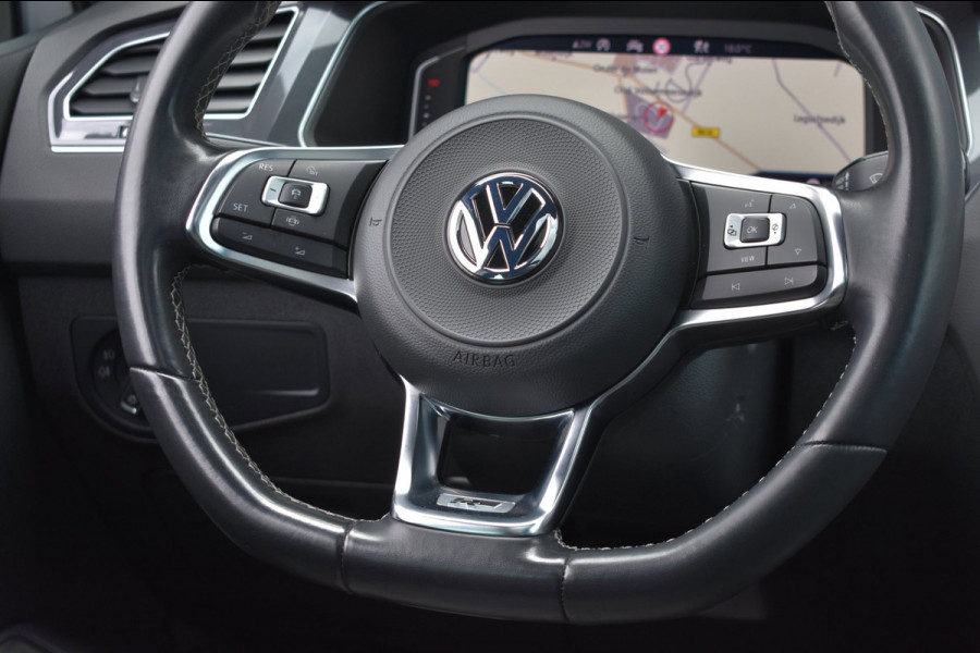 Volkswagen Tiguan 1.5 TSI ACT R-Line | TREKHAAK | CAMERA | STOELVERWARMING | NAP | PANORAMADAK