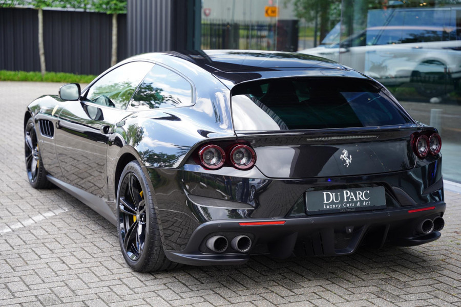 Ferrari GTC4Lusso T 3.9 V8 / Atelier Car / Passenger Display