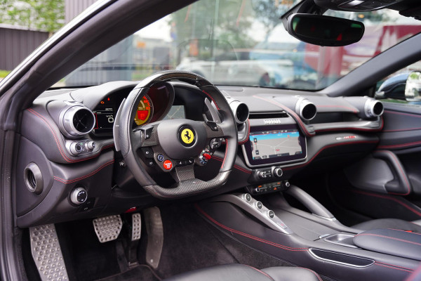 Ferrari GTC4Lusso T 3.9 V8 / Atelier Car / Passenger Display