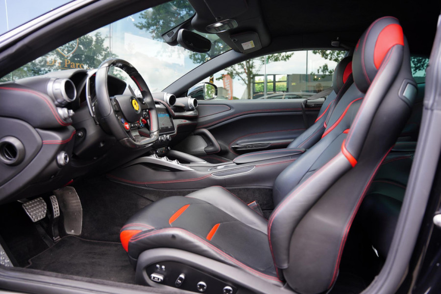 Ferrari GTC4Lusso T 3.9 V8 / Atelier Car / Passenger Display