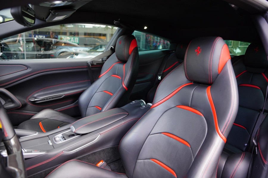 Ferrari GTC4Lusso T 3.9 V8 / Atelier Car / Passenger Display
