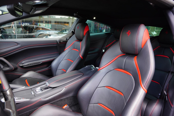 Ferrari GTC4Lusso T 3.9 V8 / Atelier Car / Passenger Display