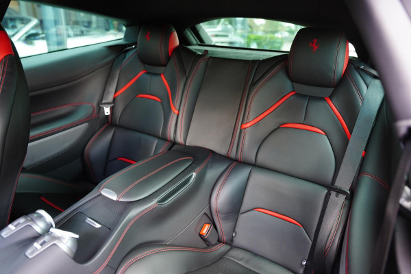 Ferrari GTC4Lusso T 3.9 V8 / Atelier Car / Passenger Display