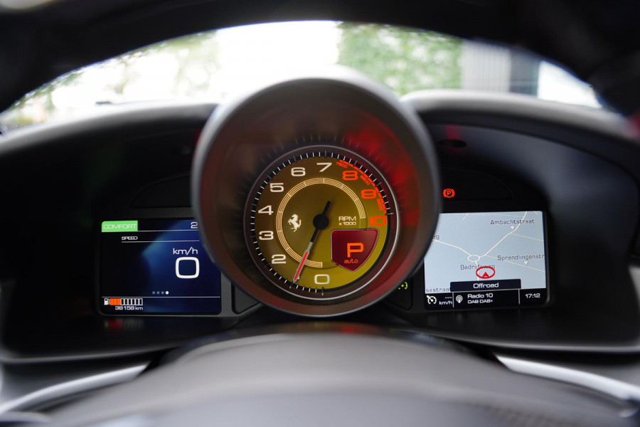 Ferrari GTC4Lusso T 3.9 V8 / Atelier Car / Passenger Display