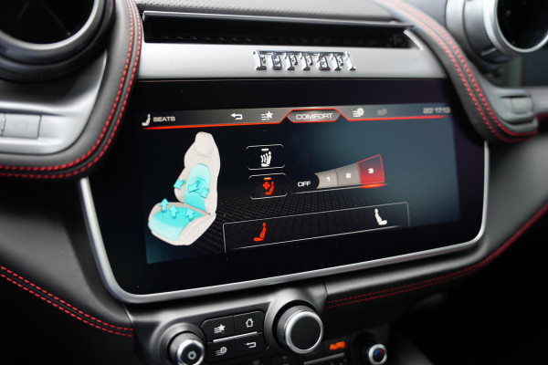 Ferrari GTC4Lusso T 3.9 V8 / Atelier Car / Passenger Display