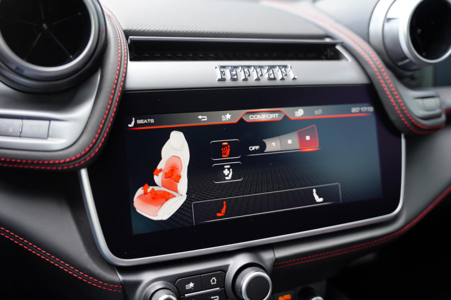 Ferrari GTC4Lusso T 3.9 V8 / Atelier Car / Passenger Display