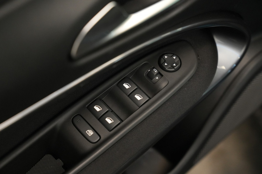 Fiat 600 1.2 Hybrid Urban Cruise/Climate Carplay PDC Camera Keyless Entry/Start