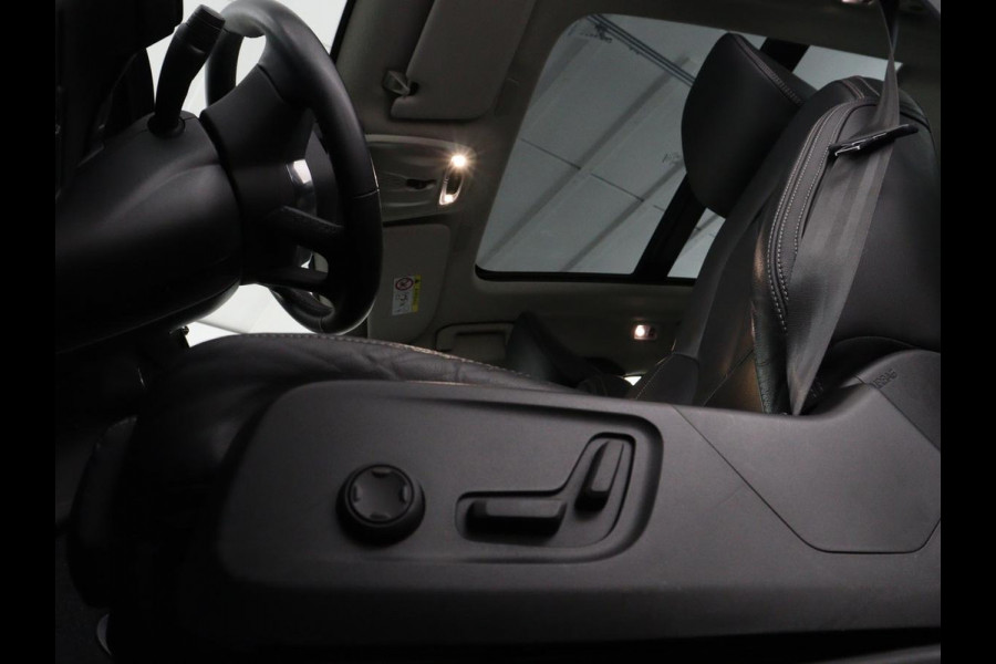 Volvo XC40 1.5 T5 Recharge Inscription | SOH 89,7% | Panoramadak | Leder | 360 Camera | Trekhaak | Stoelverwarming | Adaptive cruise | Memory | Carplay | Navigatie | Keyless | Full LED | Parkeerhulp | PHEV | Plug In