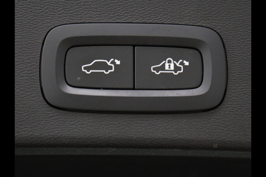 Volvo XC40 1.5 T5 Recharge Inscription | SOH 89,7% | Panoramadak | Leder | 360 Camera | Trekhaak | Stoelverwarming | Adaptive cruise | Memory | Carplay | Navigatie | Keyless | Full LED | Parkeerhulp | PHEV | Plug In