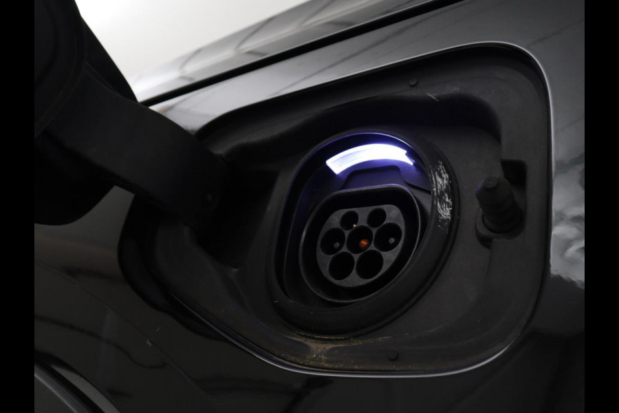 Volvo XC40 1.5 T5 Recharge Inscription | SOH 89,7% | Panoramadak | Leder | 360 Camera | Trekhaak | Stoelverwarming | Adaptive cruise | Memory | Carplay | Navigatie | Keyless | Full LED | Parkeerhulp | PHEV | Plug In