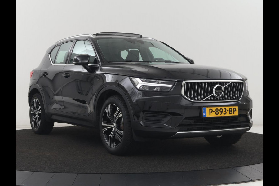 Volvo XC40 1.5 T5 Recharge Inscription | SOH 89,7% | Panoramadak | Leder | 360 Camera | Trekhaak | Stoelverwarming | Adaptive cruise | Memory | Carplay | Navigatie | Keyless | Full LED | Parkeerhulp | PHEV | Plug In