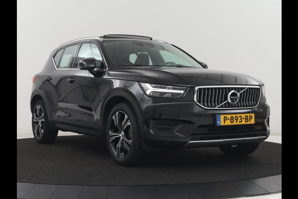 Volvo XC40 1.5 T5 Recharge Inscription | SOH 89,7% | Panoramadak | Leder | 360 Camera | Trekhaak | Stoelverwarming | Adaptive cruise | Memory | Carplay | Navigatie | Keyless | Full LED | Parkeerhulp | PHEV | Plug In
