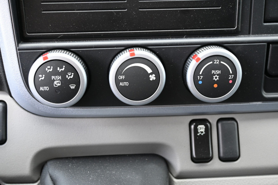 FUSO Canter 3C15 3.0 DI 340 Bakwagen 3500 KG trekhaak, Geveerde stoel