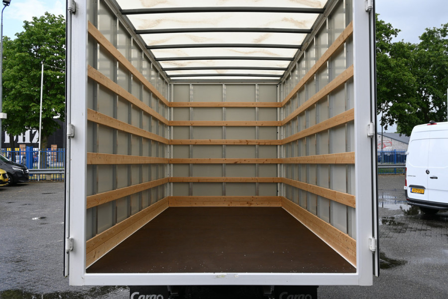 FUSO Canter 3C15 3.0 DI 340 Bakwagen 3500 KG trekhaak, Geveerde stoel
